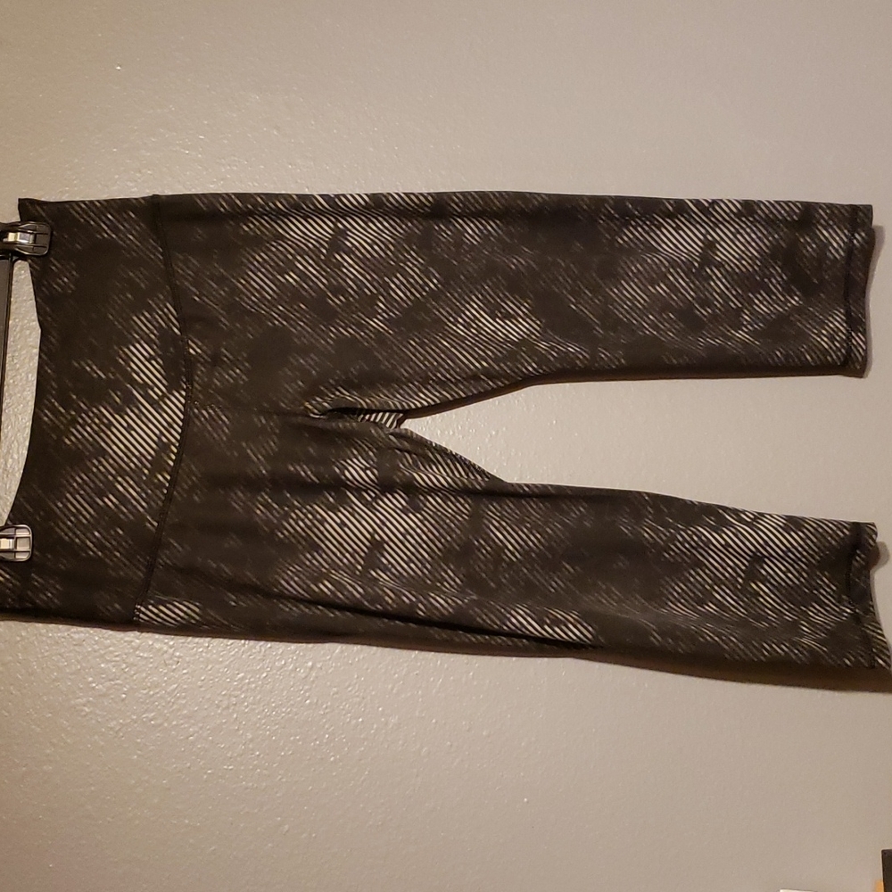Old Navy Spandex joggers 3/4 Length size Lg